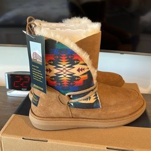 Pendleton Women’s Tie Back Tucson Boot NWOT
